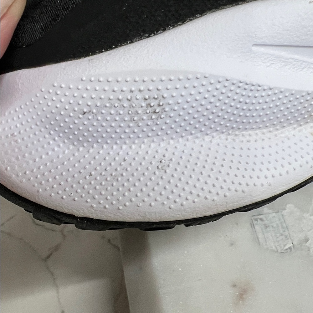 Nike Black & Gold Athletic Running Trainers - Picture 6 of 8